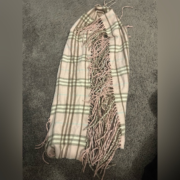 BURBERRY PINK NOVA CHECK FRINGE CASHMERE SCARF - Picture 6 of 6